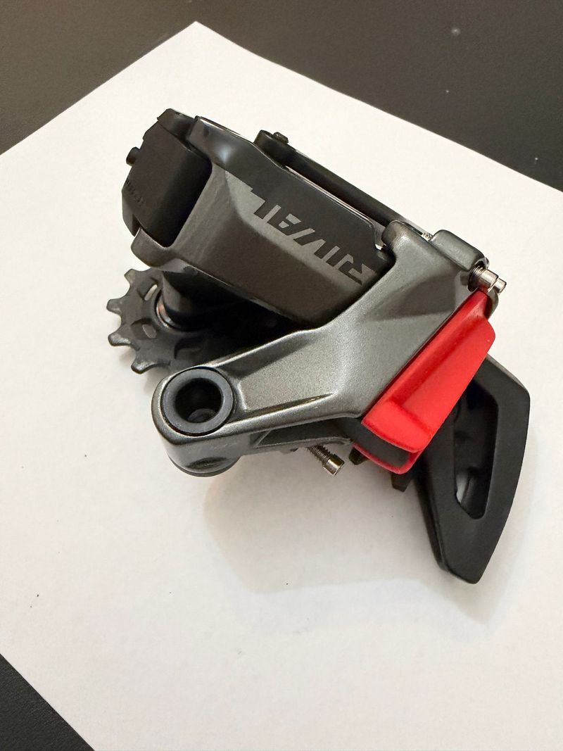 Sram Rival eTap AXS Drivetrain & Pedals de segunda mano
