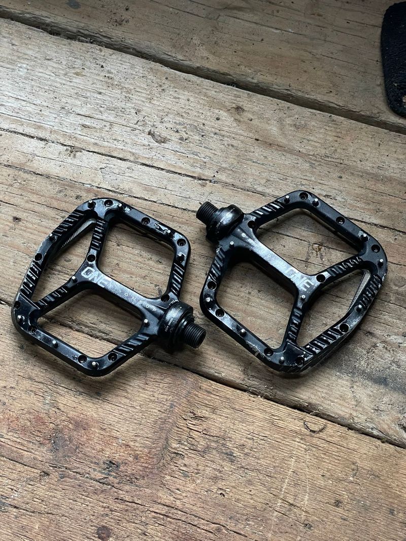 Used Oneup Flat Pedals Drivetrain & Pedals
