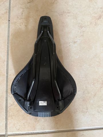 Used Specialized base bike — image 3 of 3