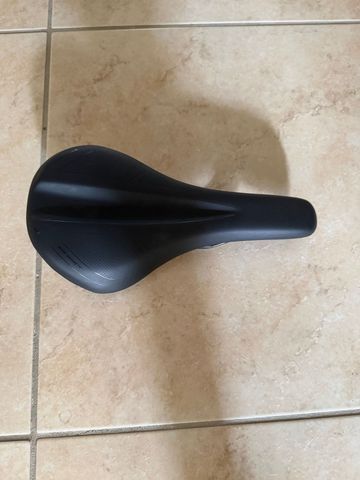 Used Specialized base bike — image 2 of 3