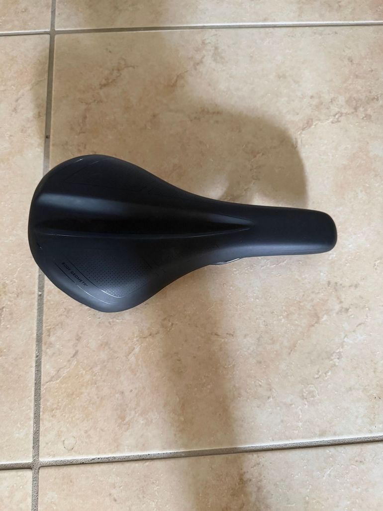 Used Specialized base bike — image 2 of 3