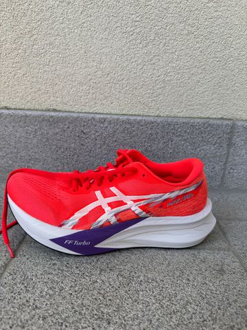 Used Asics Magic Speed 4 FF Turbo 2025 bike — image 1 of 7
