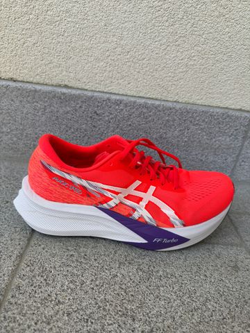 Used Asics Magic Speed 4 FF Turbo 2025 bike — image 2 of 7