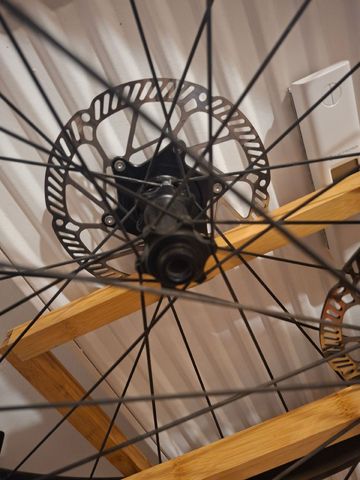 Used csc wheels Carbon Wheels 2024 bike — image 5 of 7