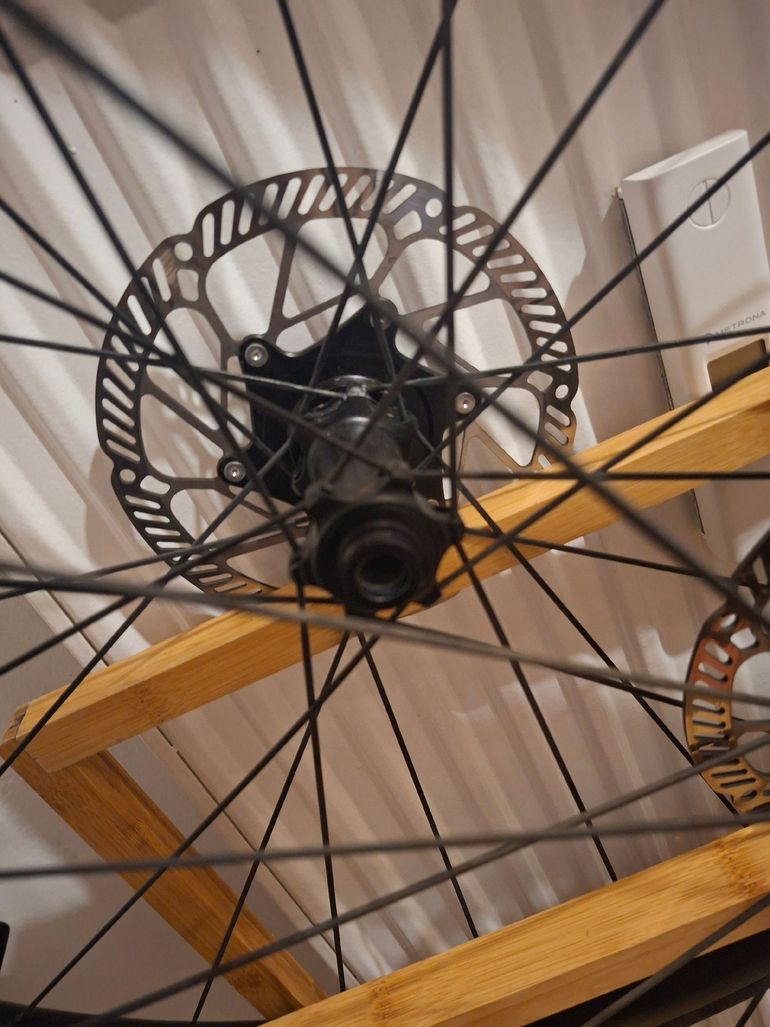 Used csc wheels Carbon Wheels 2024 bike — image 5 of 7