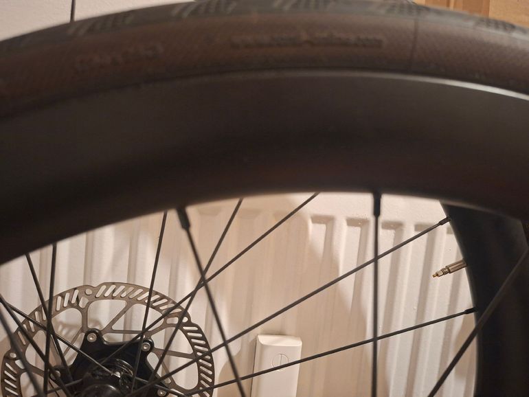 Used csc wheels Carbon Wheels 2024 bike — image 4 of 7