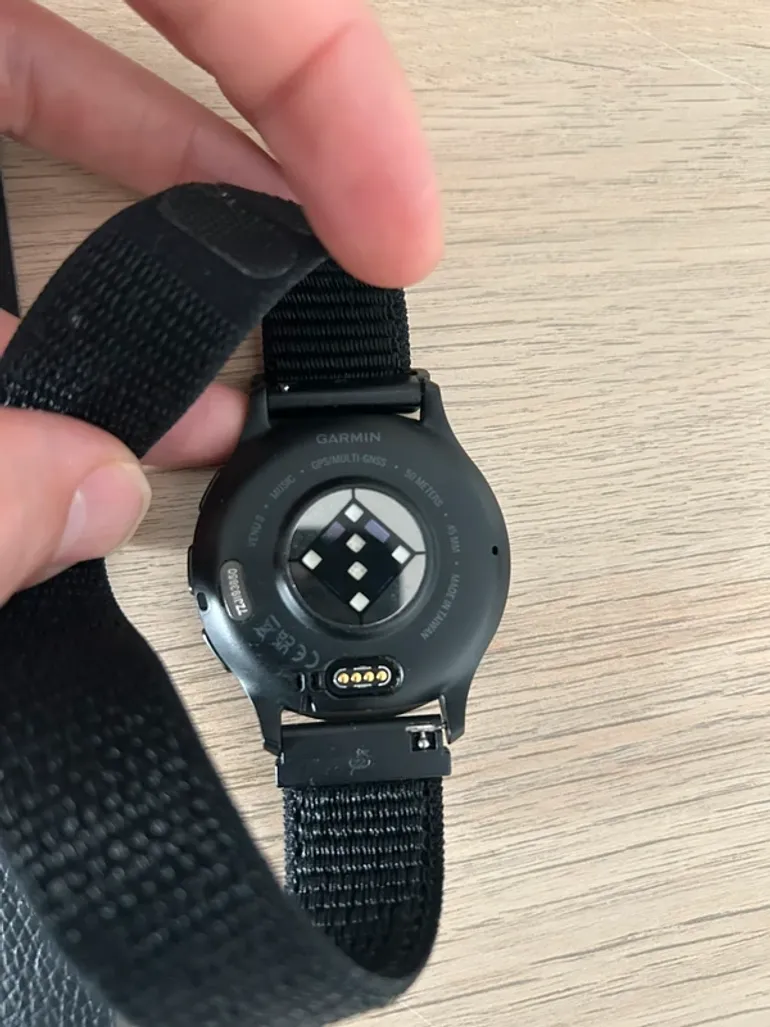 Used Garmin Venu 3 bike — image 3 of 5