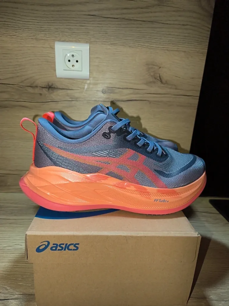 Used Asics Superblast 2 bike — image 1 of 5