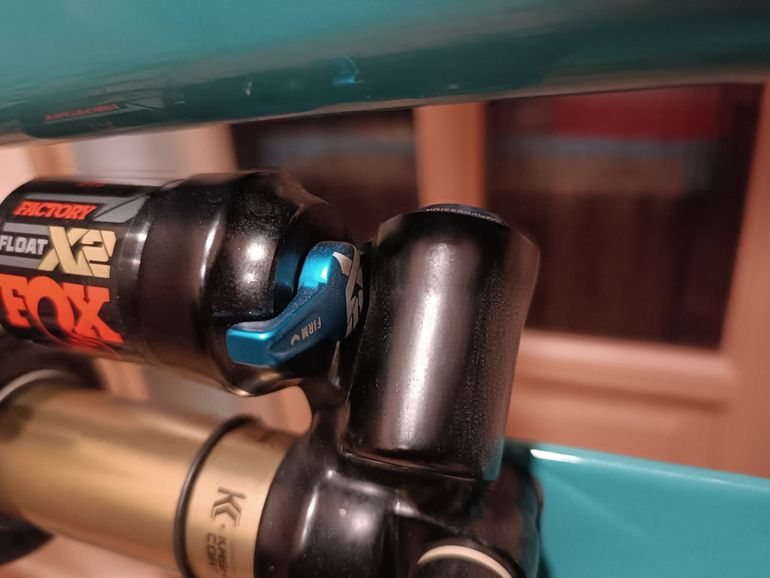 Brugt Fox Factory Float X2 Kashima 2025 bike — billede 2 af 4