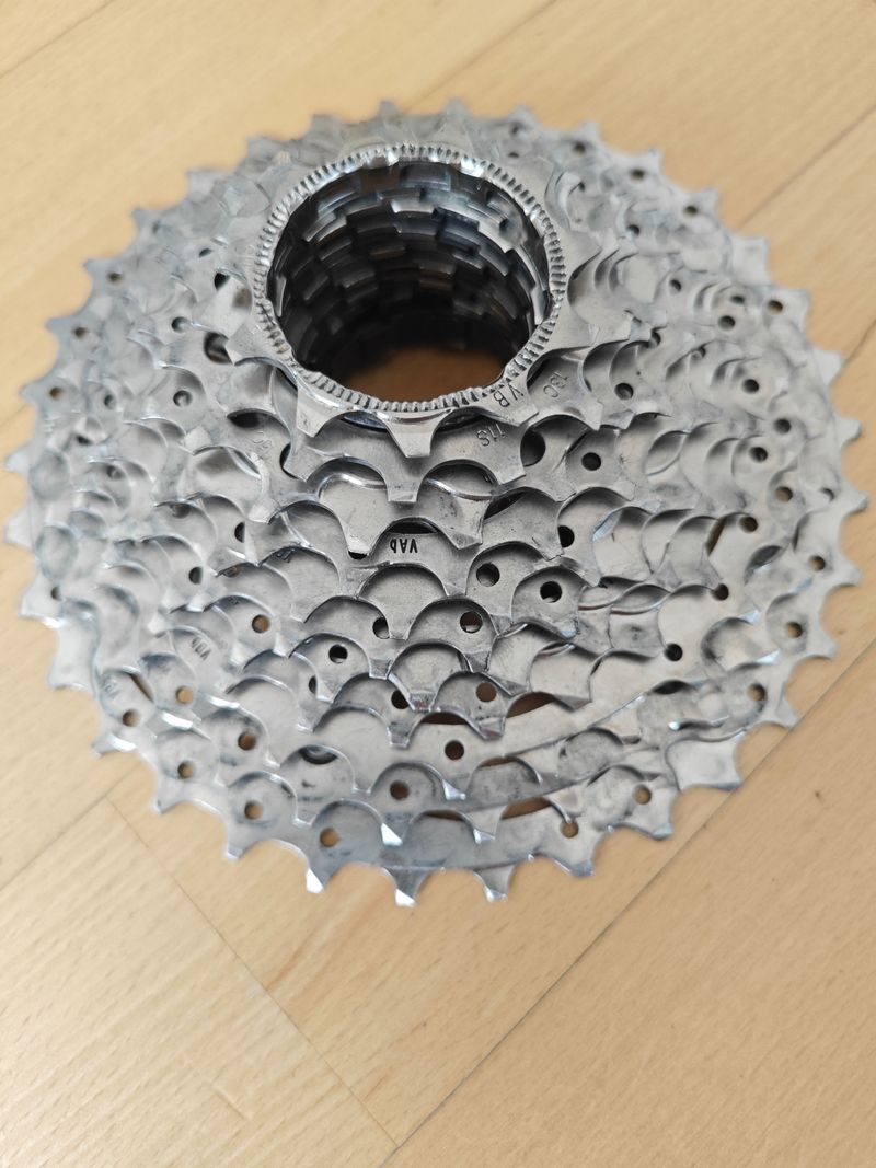 Shimano CS-HG700 Drivetrain & Pedals d'occasion