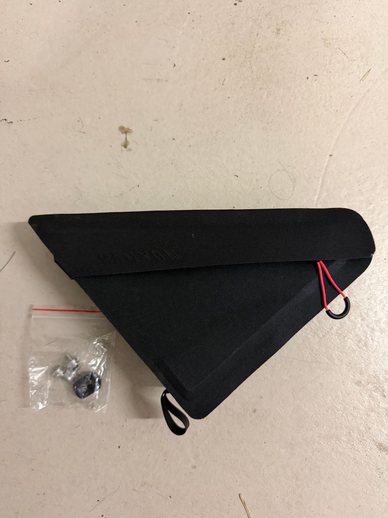 Použité Canyon LOAD FidLock QuickLoader Cycling Accessories