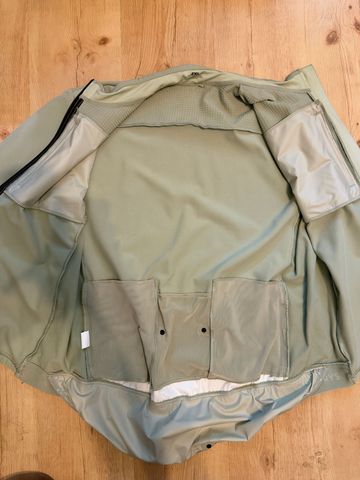 Used Van Rysel Endurance Winter Cycling Jacket bike — image 6 of 8