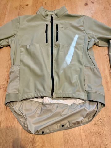 Used Van Rysel Endurance Winter Cycling Jacket bike — image 3 of 8