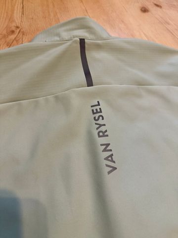 Used Van Rysel Endurance Winter Cycling Jacket bike — image 5 of 8