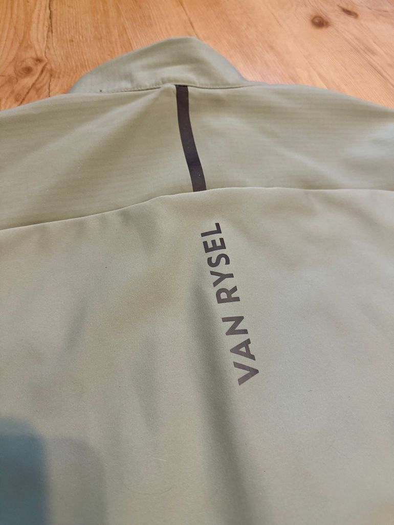 Used Van Rysel Endurance Winter Cycling Jacket bike — image 5 of 8