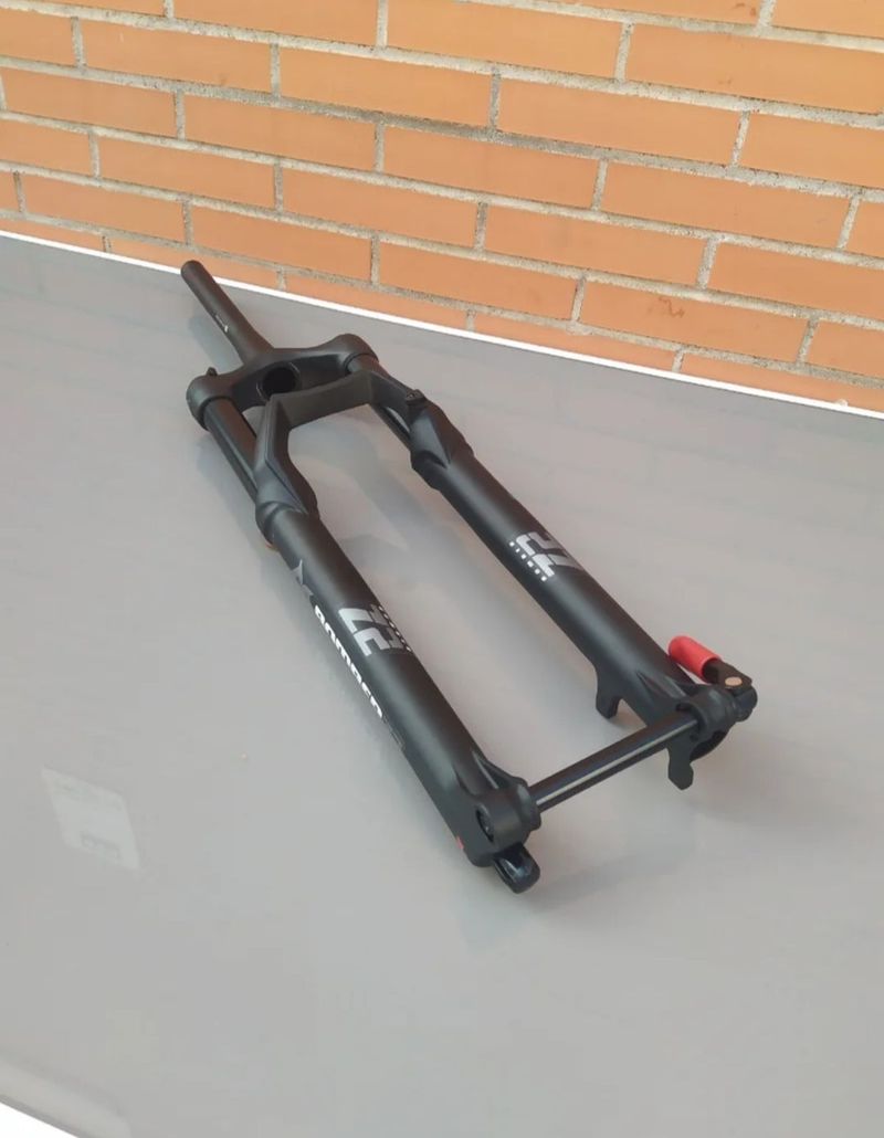 Used Marzocchi 29" 150mm Bomber Z2 Rail. 2021 Fork