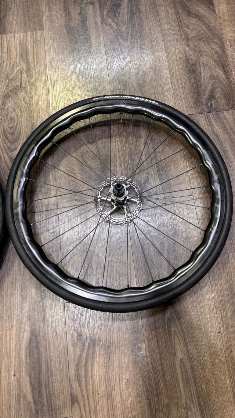 Used fastop Wave Carbon 2025 bike — image 1 of 5
