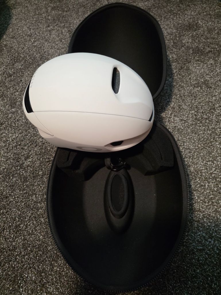 Used Oakley ARO7 Lite Helmet 2025 bike — image 7 of 7