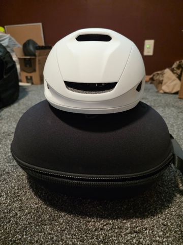 Used Oakley ARO7 Lite Helmet 2025 bike — image 4 of 7