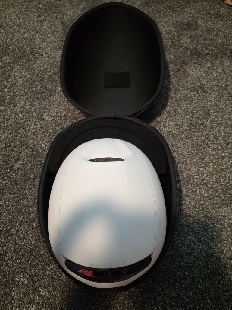 Used Oakley ARO7 Lite Helmet 2025 bike — image 5 of 7