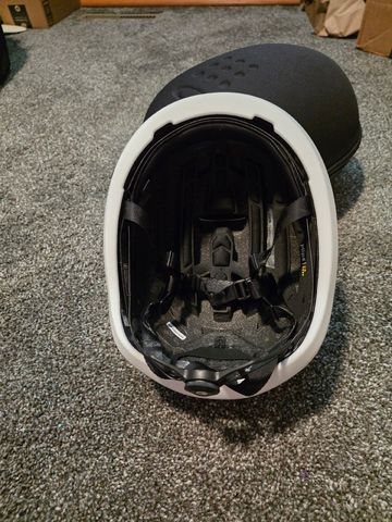Used Oakley ARO7 Lite Helmet 2025 bike — image 3 of 7