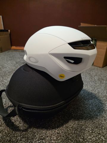 Used Oakley ARO7 Lite Helmet 2025 bike — image 6 of 7
