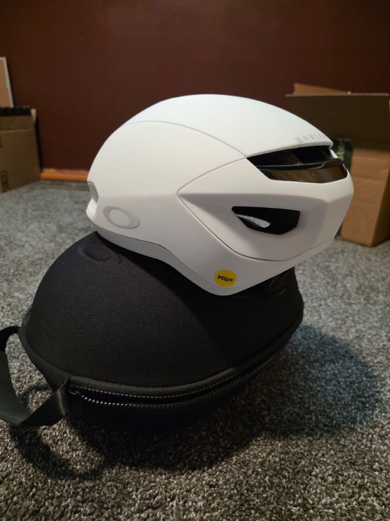 Used Oakley ARO7 Lite Helmet 2025 bike — image 6 of 7