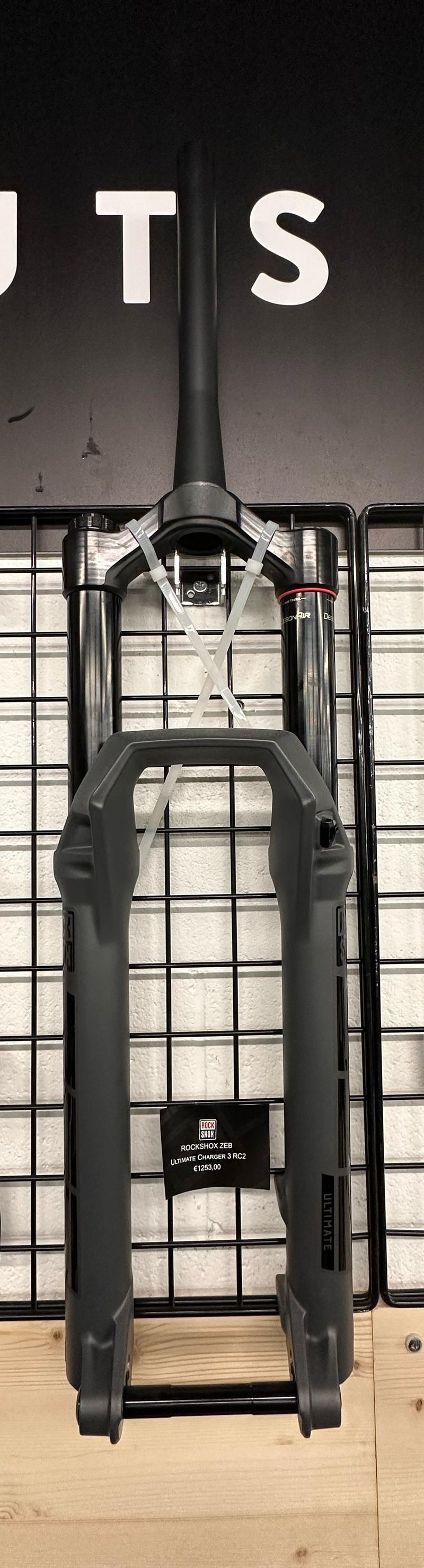 Used RockShox Zeb Ultimate Charger 3 RC2 160mm 2024 Fork