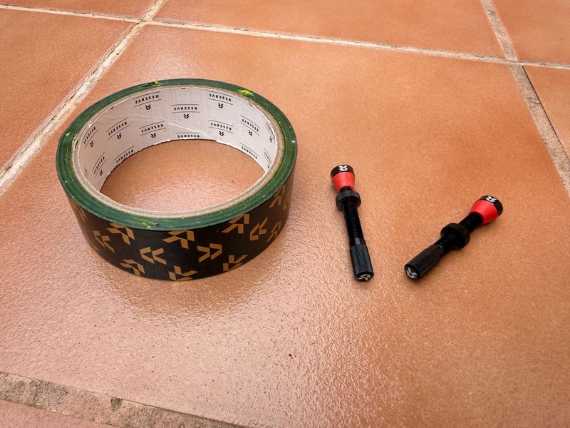 Reserve Fillmore Tubeless Kit 2026 Tyres & Tubes d'occasion
