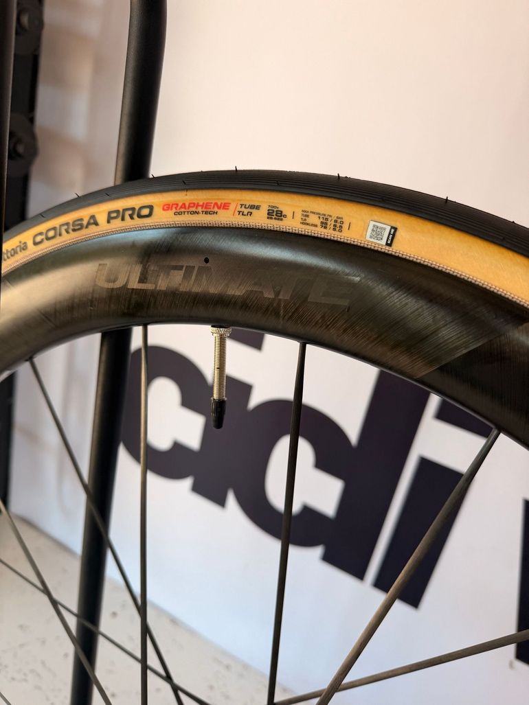 Used Mavic Cosmic Ultimate 2025 bike — image 2 of 4