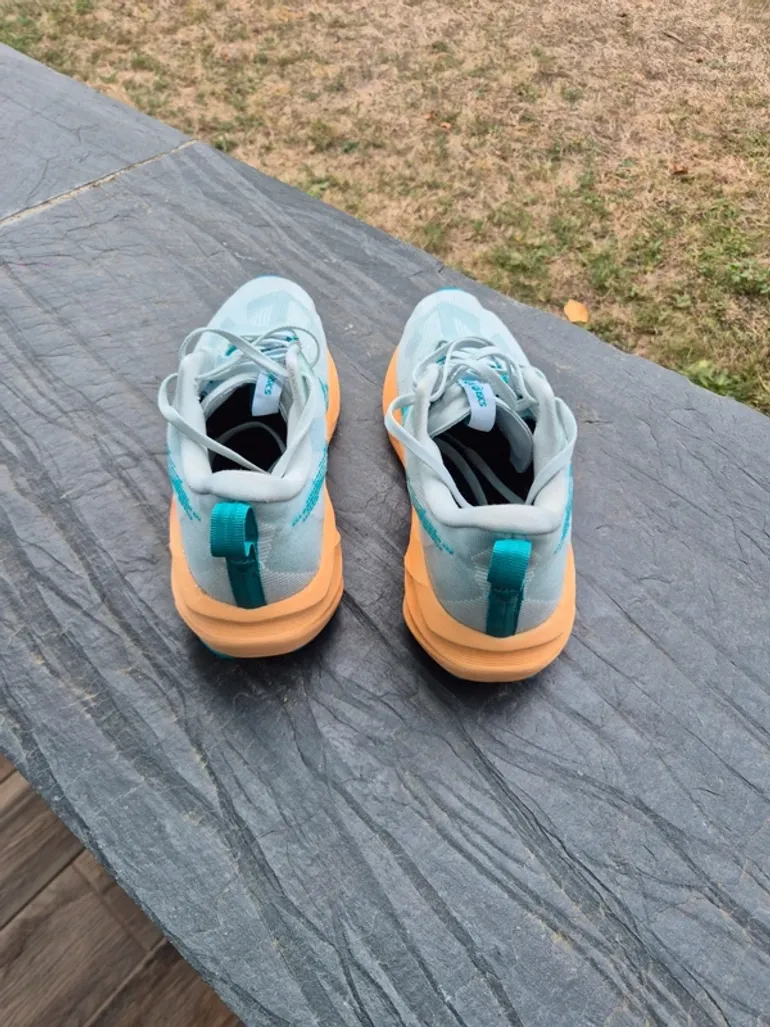 Used Asics Novablast 5 bike — image 5 of 7