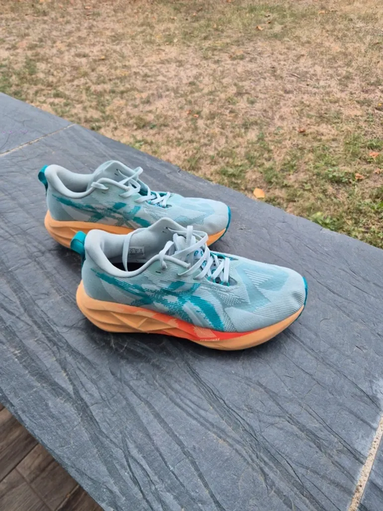 Used Asics Novablast 5 bike — image 2 of 7