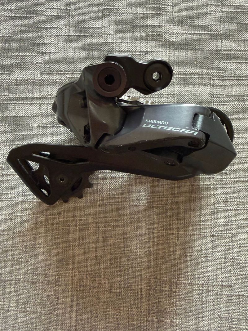Used Shimano Ultegra Di2 RD-R8150 Drivetrain & Pedals