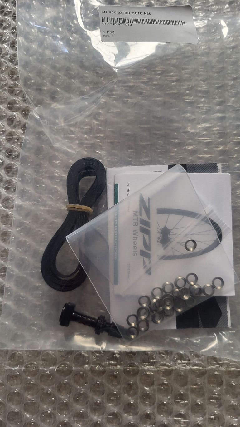 Używany Zipp Carbon Enduro Wheels bike — zdjęcie 2 z 3