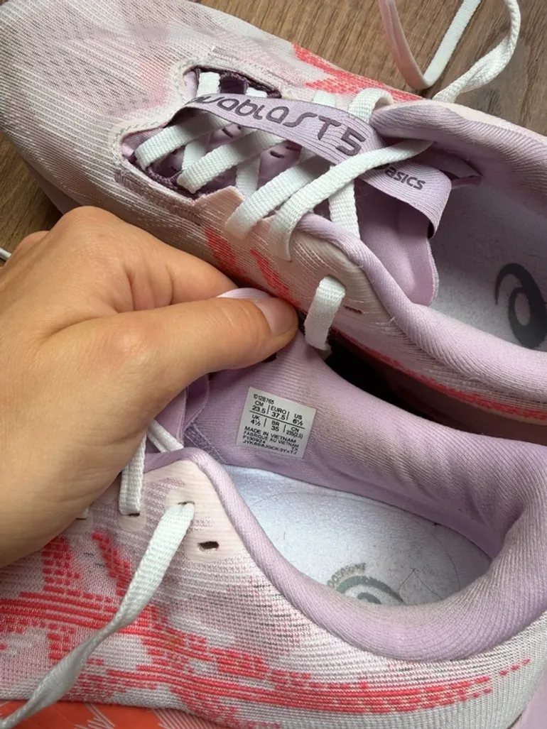 Asics Novablast 5 bike d'occasion — image 9 sur 10