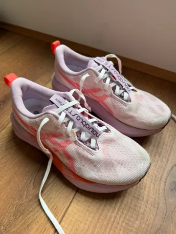 Asics Novablast 5 bike d'occasion — image 1 sur 10