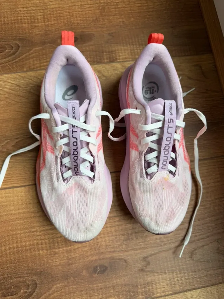 Asics Novablast 5 bike d'occasion — image 2 sur 10