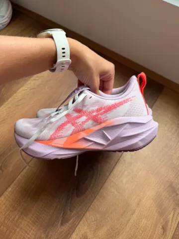 Asics Novablast 5 bike d'occasion — image 7 sur 10