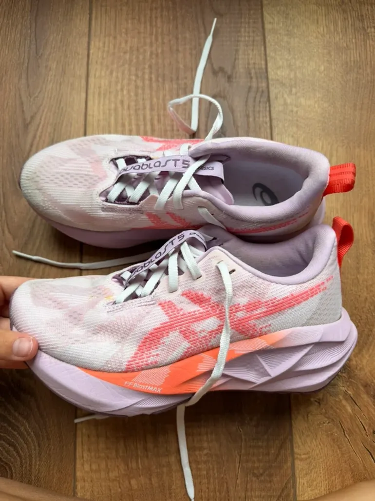 Asics Novablast 5 bike d'occasion — image 10 sur 10