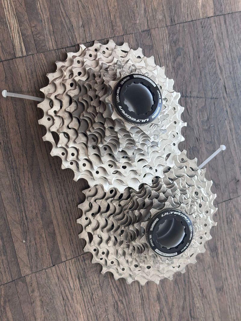 Used Shimano NEW! Ultegra 11-30 R8100 Drivetrain & Pedals