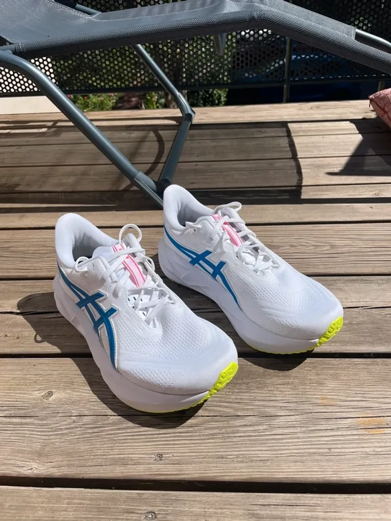 Used Asics Novablast 5 bike — image 2 of 9