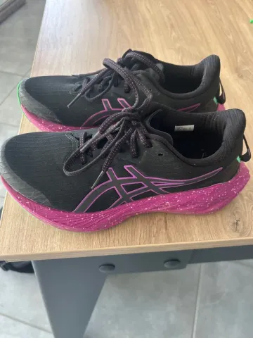 Used Asics Novablast Liteshow bike — image 3 of 8