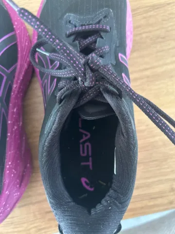 Used Asics Novablast Liteshow bike — image 7 of 8