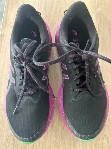 Used Asics Novablast Liteshow bike — image 2 of 8
