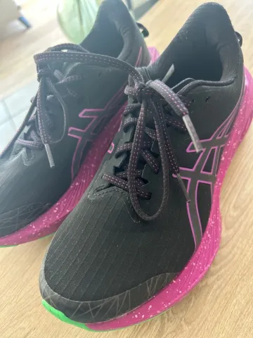 Used Asics Novablast Liteshow bike — image 1 of 8