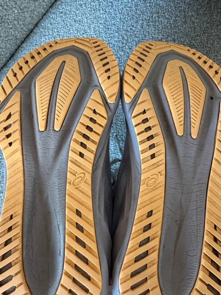 Used Asics Gel Novablast 5 bike — image 14 of 15