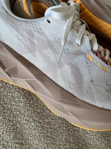 Used Asics Gel Novablast 5 bike — image 3 of 15