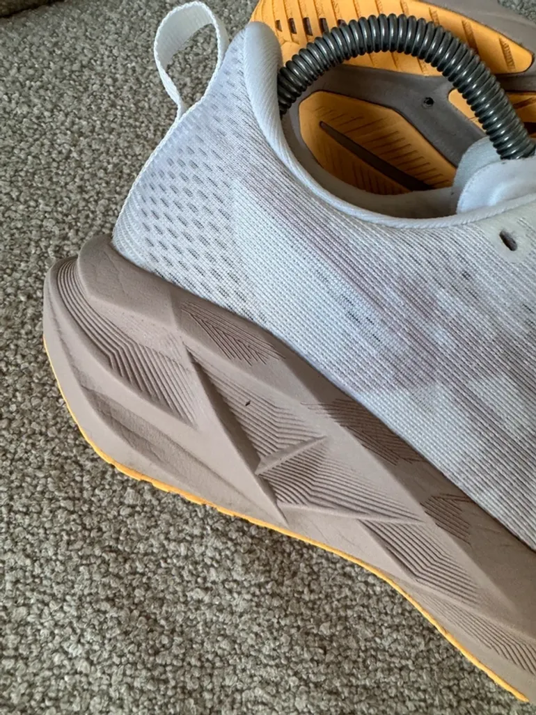 Used Asics Gel Novablast 5 bike — image 2 of 15