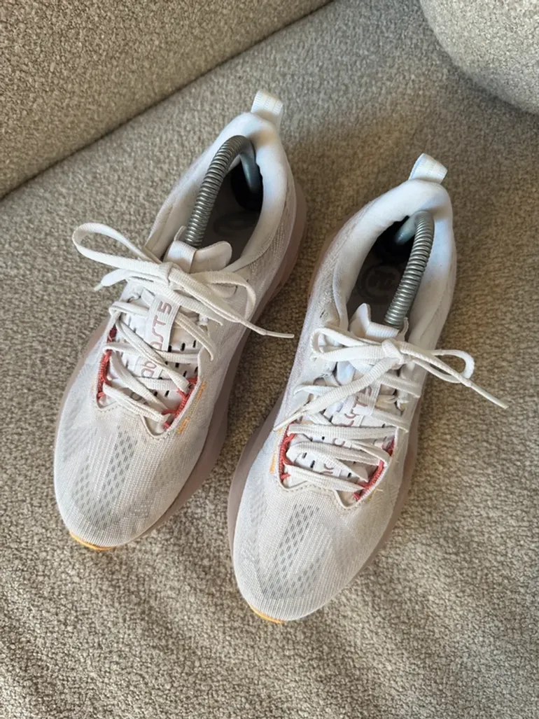 Used Asics Gel Novablast 5 bike — image 8 of 15
