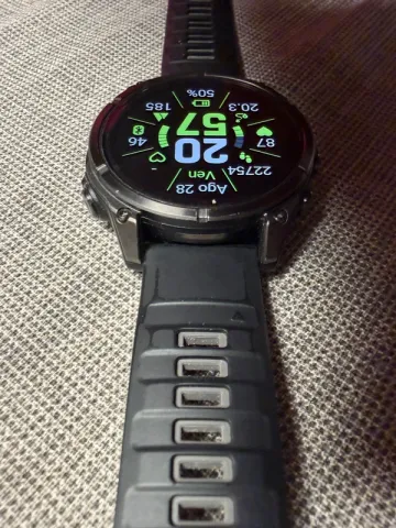 Used Garmin Fenix 8 47mm Amoled Sapphire bike — image 8 of 9